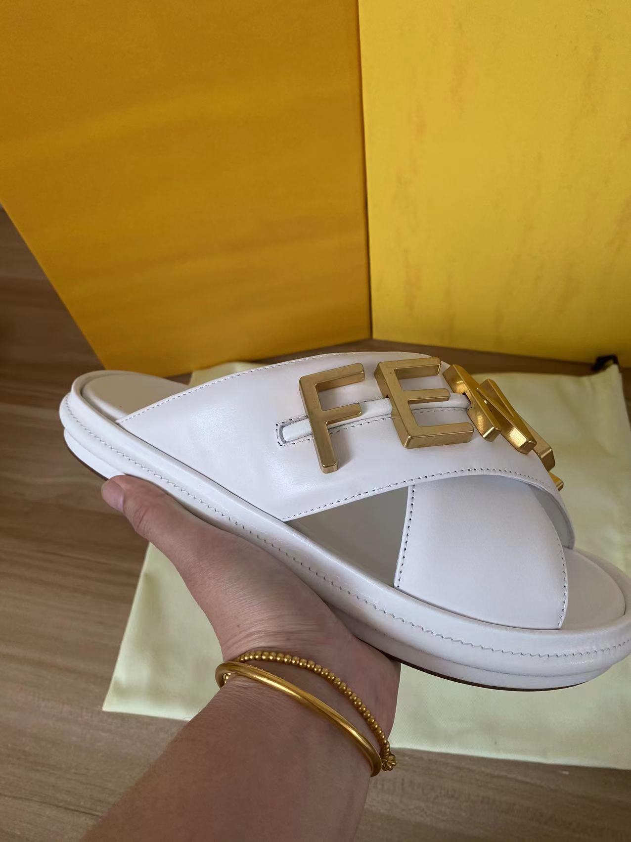 

2022 Top designer slippers Graphy pink black leather sandals wide cross LACES gold metal lettering size35-42