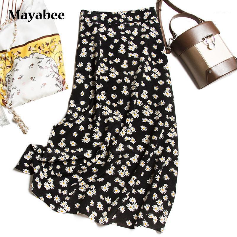 

Skirts 2022 Spring And Summer Product RE California Blogger With The Same French Retro Daisy Print Silk Skirt, Black background