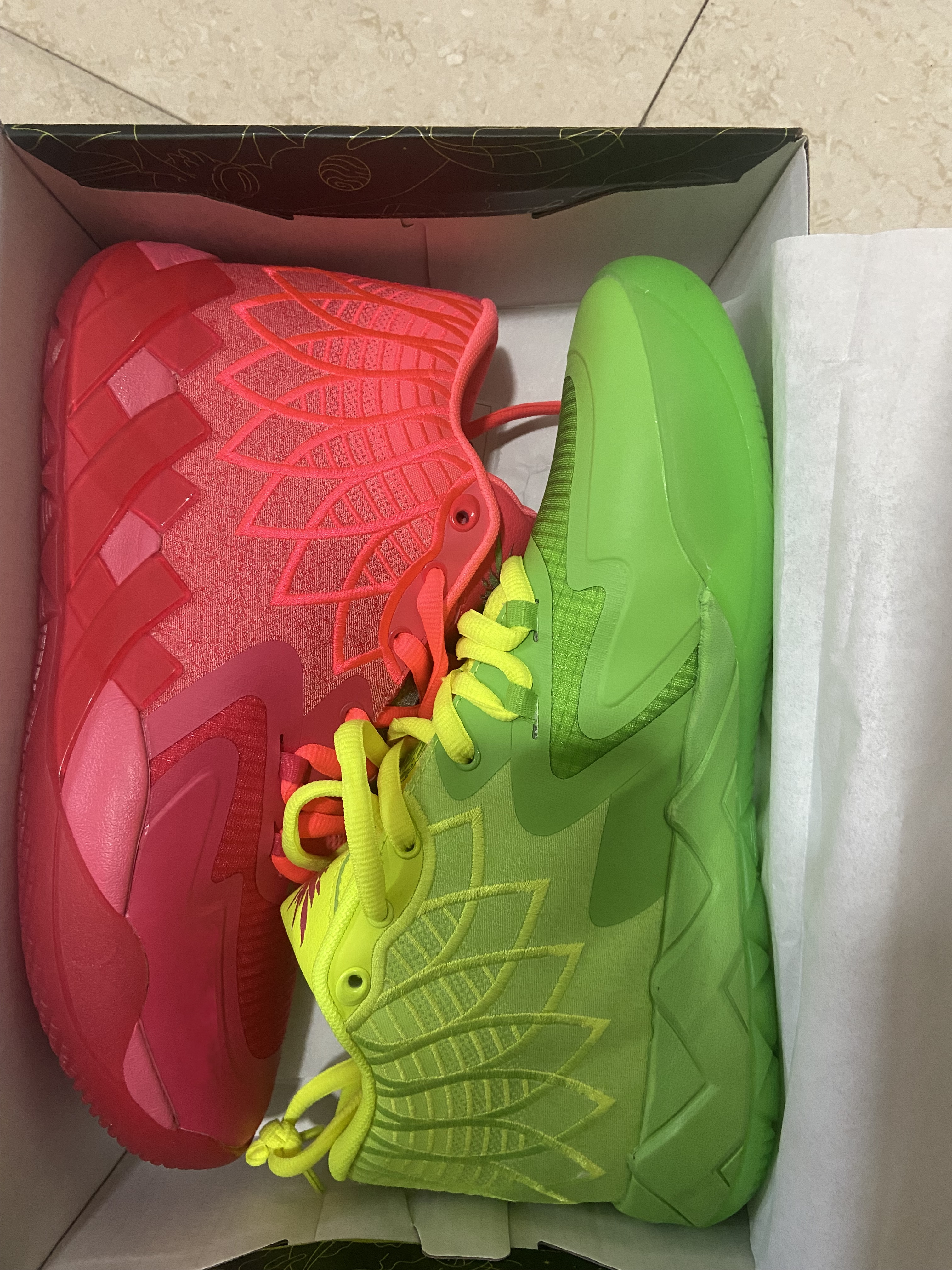 

Hot LaMelo Ball MB1 Queen City Red kids Basketball Shoes for sale 2022 Top Quality Sport Shoe Trainner Sneakers US4.5-US12