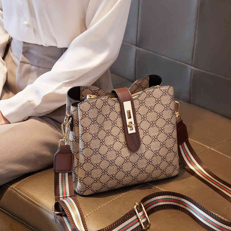 

Purses sale Hot classic versatile bag female messenger 2022 new sling one shoulder leisure Bucket Bag, Brown