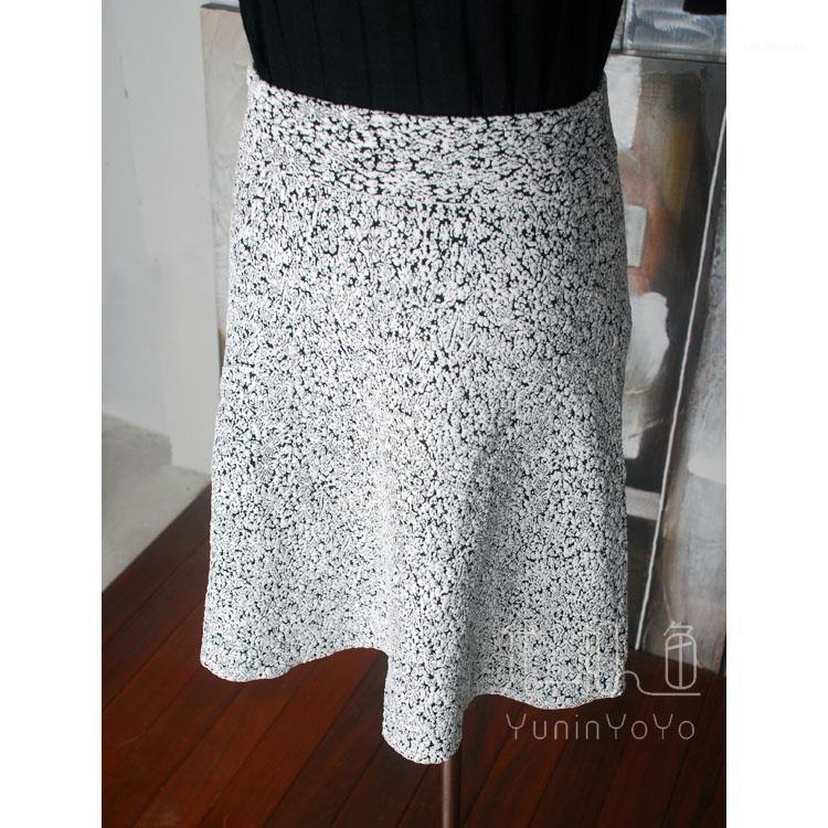 

Emphasis On Technology Thickened Black & White Relief Double Jacquard A-line Swing Knitted Women Autumn/winter Skirt Skirts