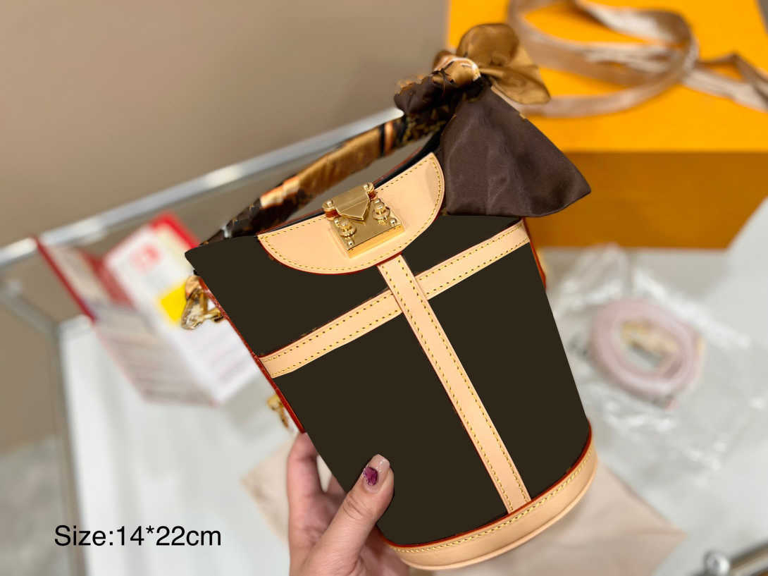 

Crossbody Bag Embossed Letter Lady L Wallet Letters Pattern Luxurys Designers Bags Silk Scarf Cowhide Women Handbag Purse, Brown