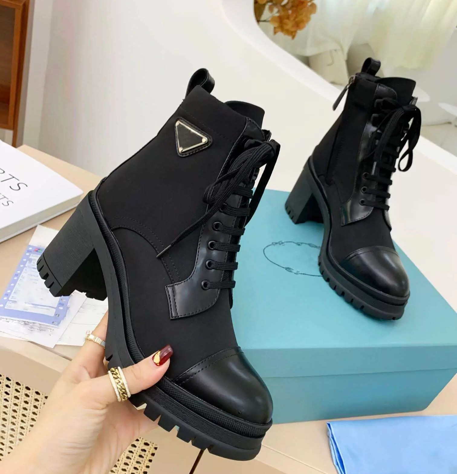 

2022 Designer Brushed Leather and Nylon Ankle Boots Luxury Biker Platform Australia Winter Sneakers Size Eu 35-41 with box