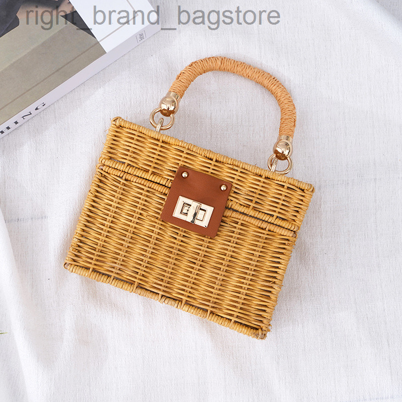 

Bohemian Travel Straw Beach Bag Bali Wicker Woven Rattan Bags for Women Handbags Chains Shoulder Crossbody Bag Boho Box Bags New W220813, Khaki
