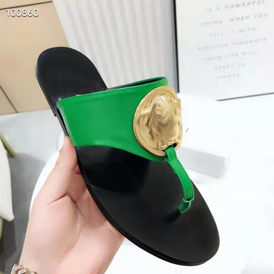 

2022 fashion luxury cartoon flat sandals luxury designer metal buckle women slippers outdoor beach flip flops 41 42 43, Green