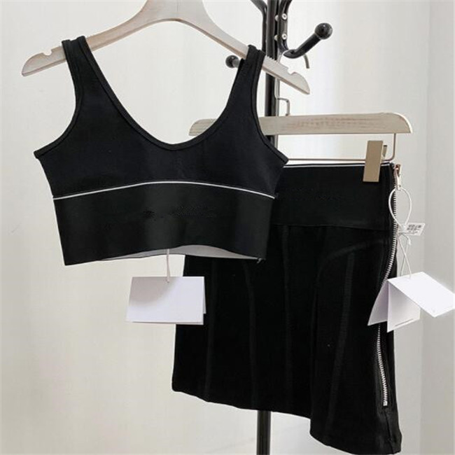 

Two Piece Dress Luxury Designer Women's Tracksuits Cotton Yoga Suit Sportwear Fitness Sports 2PCS Bra Mini Skirts Outfits Solid Yogaworld Elastic Top + Shorts Sets, Black