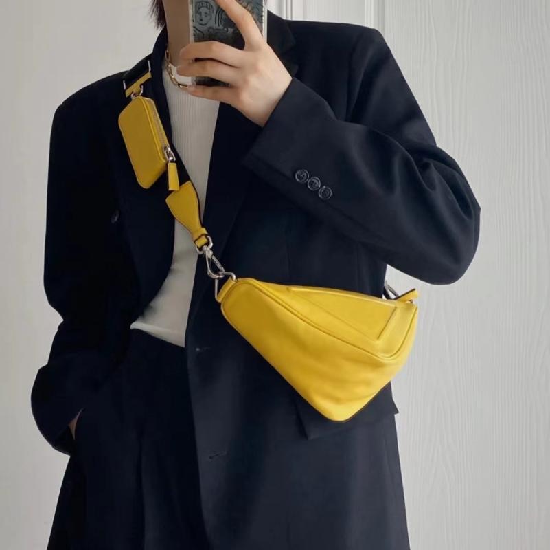 

Waist Bags Black Designer Triangle Leather Bag Sports One Shoulder High Quality Casual Tote Small Messenger BagWaist