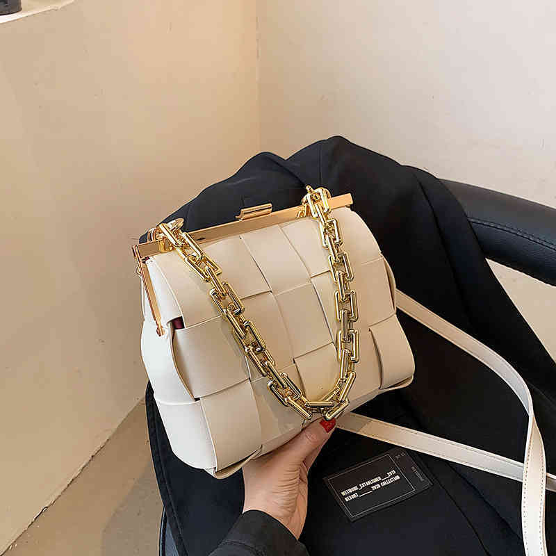 

Designer women's Luxury Hands B0ttegass Venetasss 2022 Korean version chain woven small square bag hand bill of lading Shoulder Messenger Bag tide, Black