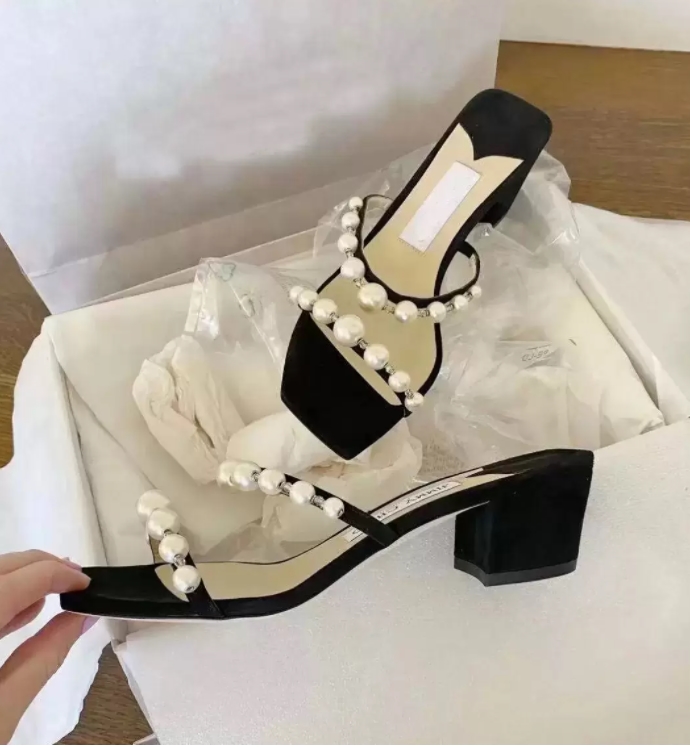 Femmes Sandales Marques Designer Bing Robe Chaussures De Luxe Femmes Pantoufles Bout Pointu Cristal Bretelles Lady Bridals Pompes Fête De Mariage