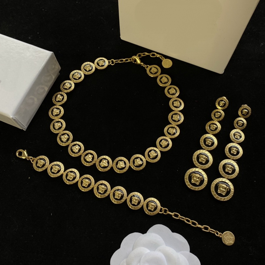 

Fashion new designed Pendants Cuba thick chain necklace Banshee Medusa head portrait 18K gold plated women's ladies necklaces Designer Jewelry VV010