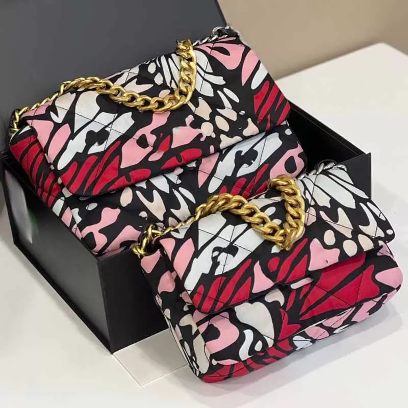 Luxury Ladies Mini Flap Shoulder Bag Multicolor Butterfly Print Canvas Contrast Color Classic Handbags Gold Metal Handheld Designer Crossbody Bags W