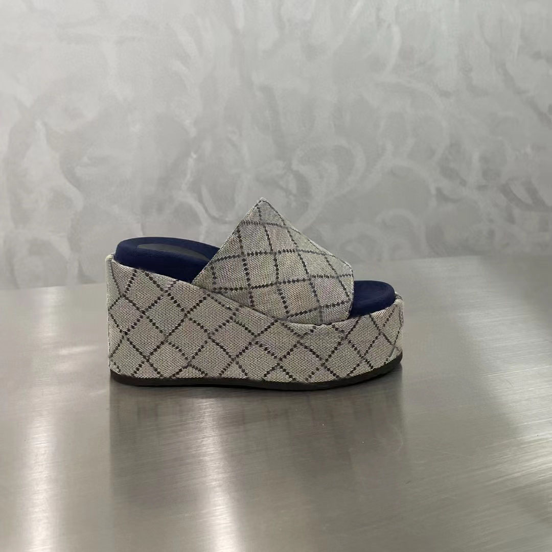 

Newest with box women fashion slippers slides summer flat slipper trendy leather rubber sandal mens beach slide, White