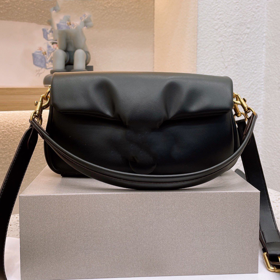 

Designer Women's Bags Sheepskin Soft Metal Button Pillow Tabby Shoulder Crossbody Flap Bag Female Top Handle Beach Party Bag Purse Wallet