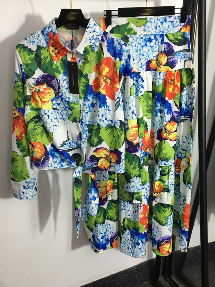 

Runway Holiday Spring Floral Print Two Piece Dress Set Women Elegant Short Blouse and Long Skirt Suit Green Casual Outfits Lady