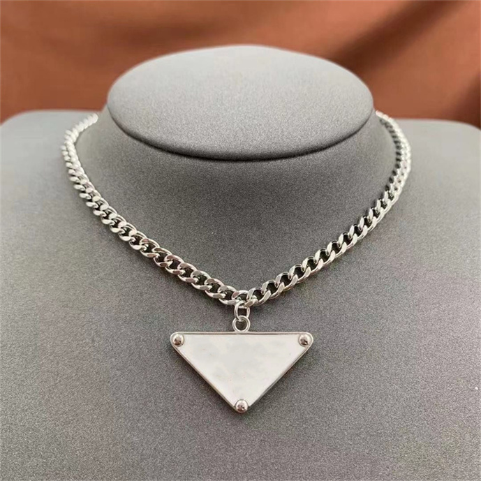 

Men Women Necklace Designer Gold Chain Luxury Inverted Triangle Heart Shaped Pendant Black White Silver Chains Designer Jewelry Necklaces For Mens Womens Pendants