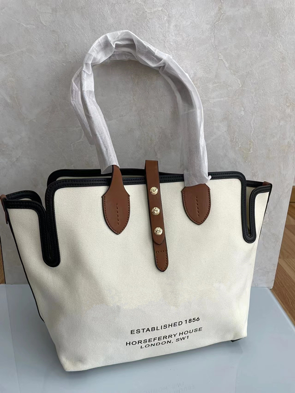 

Top quality Genuine designer Nylon Shopping Bags Women's men tote hobo famous Crossbody Bags Luxury beach wallet Camera totes Cases card pockets handbag Shoulder Bag, Black