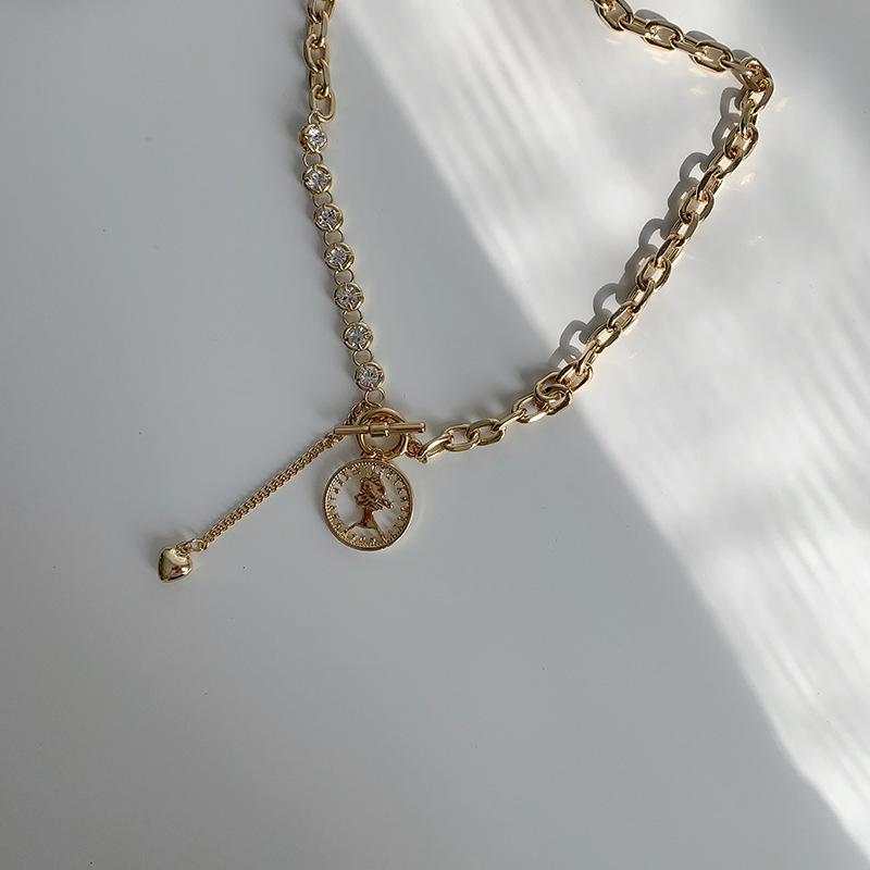 

Personality Design Touching Like Coin Necklace Women's New Fashion in