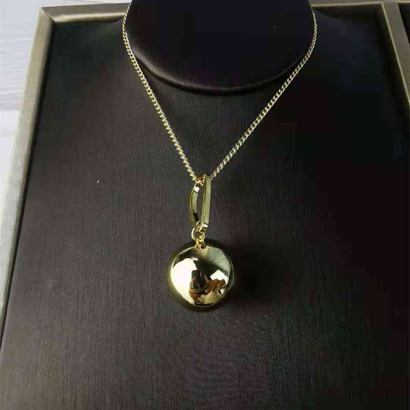 

Celi's New Designer Letter Ball Necklace Women's Baroque Ball Clavicle Chain