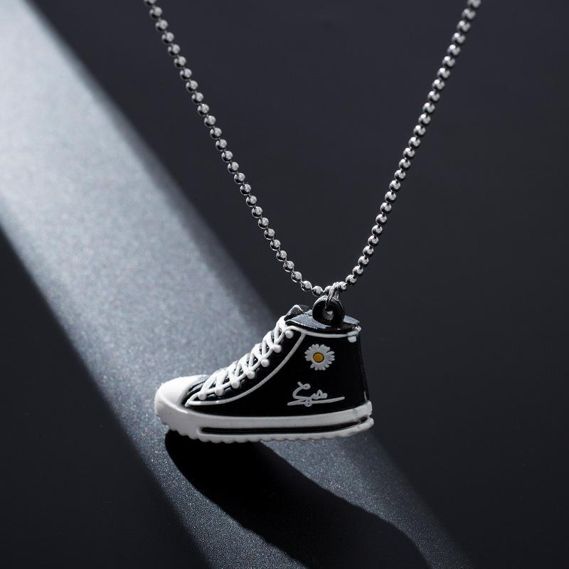 

Pendant Necklaces Daisy Shoe Necklace Trendy Personality Creative For Women Men Student JewelryPendant