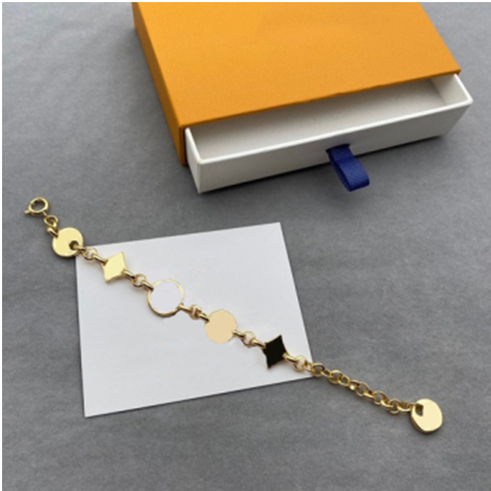

Fashion Charm Bracelet Ladies Luxury Diamond Pop Wrist Decoration Pendant Lightweight Simple Bracelet Gold Silver High Quality Chain Jewelry