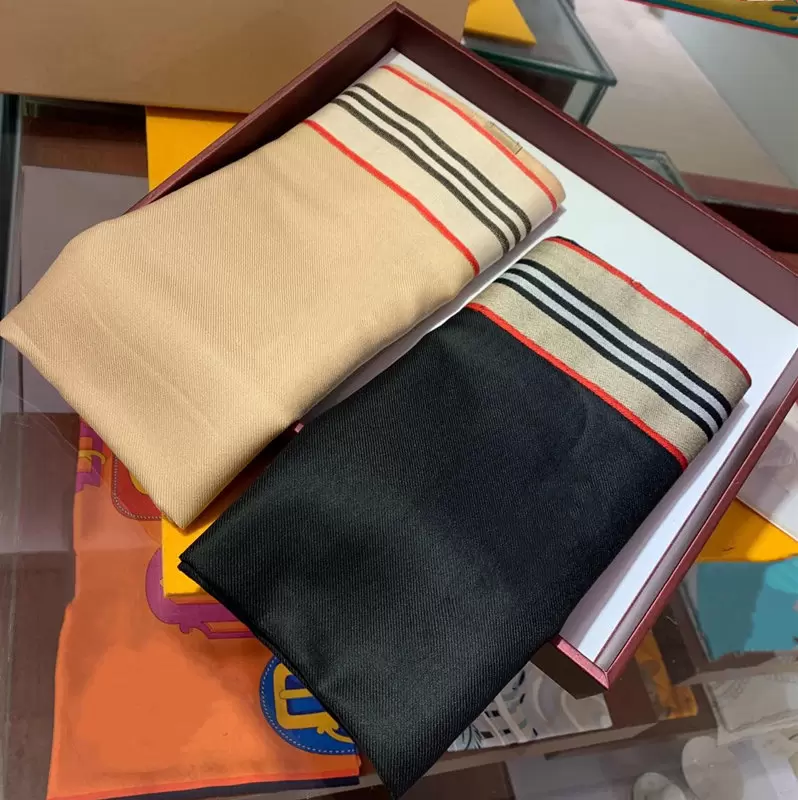 

Designer Scarves luxury scarfs autumn and winter brand women High quality Scarf classic Plaid Strong thermal performance Silky cloth wholesale