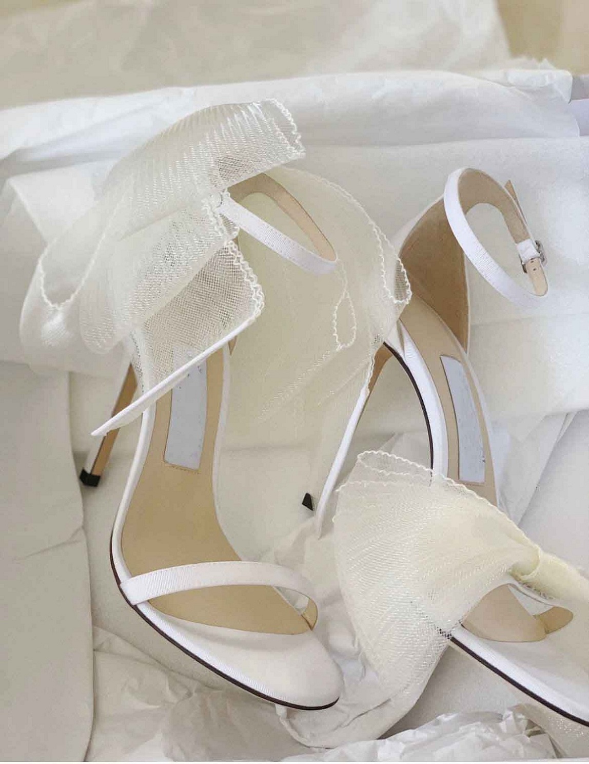 Marques Célèbres AVELINE Femmes Sandales Chaussures Maille Arcs Talon Aiguille Bride À La Cheville Birdals Robe De Soirée Lady Pompes Noir Blanc