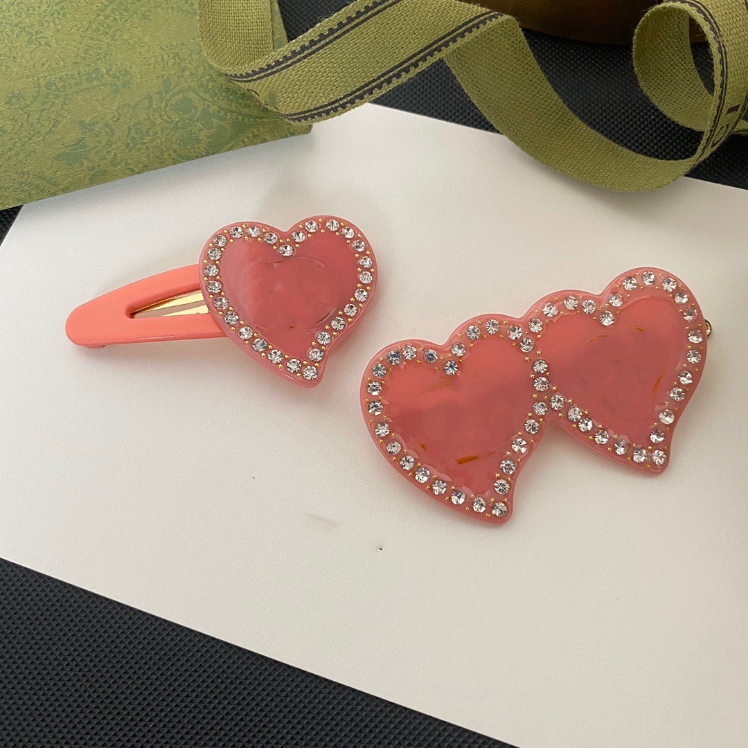 

2022 European and Korean alphabet hair clips acrylic material niche hair accessories women high quality fast delivery