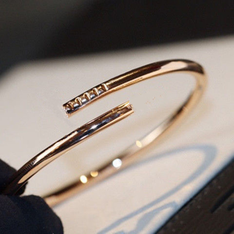 

titanium steel Bangle Gold silver diamond-studded nail bracelet luxury designer letter C home men women popular classic birthday gift jewelry does not fade