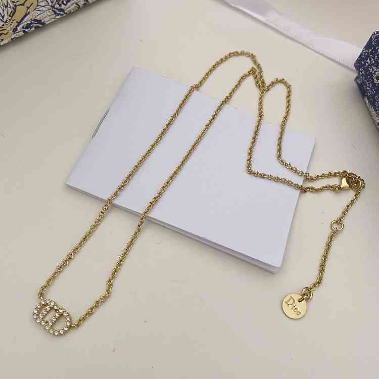 D LETTRE DE MAISON DIAMON INRRADIE Collier de clavicule de tempérament Simple 2022 Collier polyvalent de la mode de marque de luxe Collier polyva