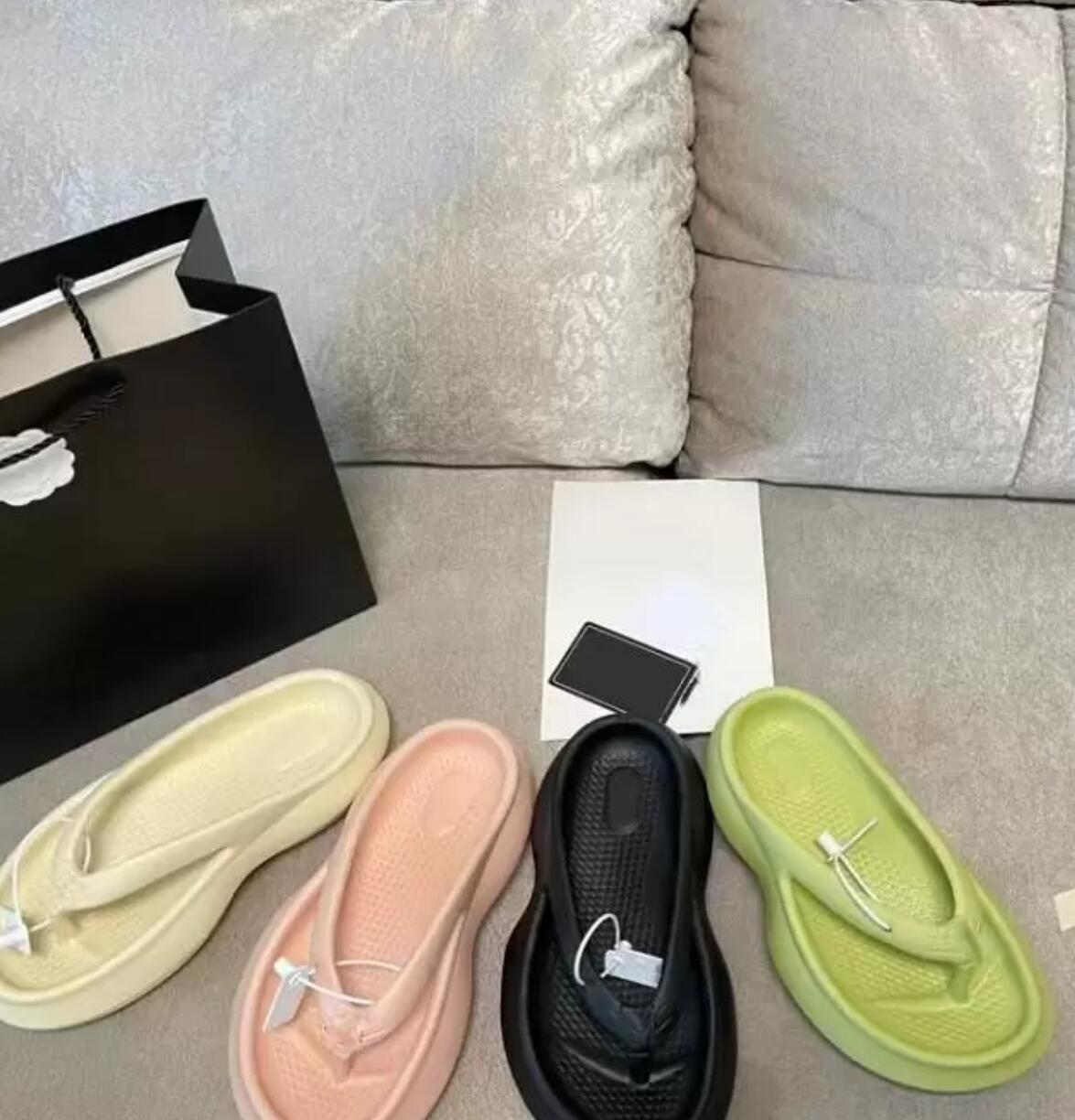 

Designer Outdoor Leisure Slippers Women Summer Sandbeach Slipper Soft Lightness High Quality Rubber Sandals Fashion Candy Color Bathroom Flip-Flops, Not for individual sale