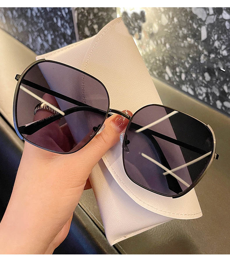 

Fashion Sunglasse Classic Designer Elegant Summer Glasses for Man Woman 4 Color