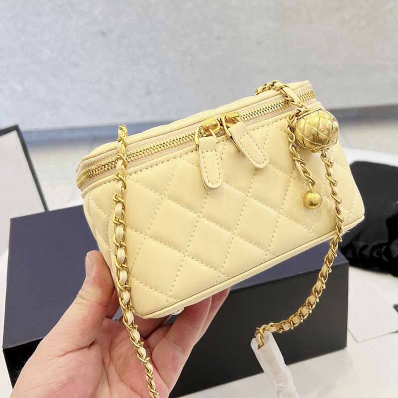 

17*10CM Womens Crossbody Designer Cosmetic Box Bags Solid Color Sheepskin Classic Handbags Zipper Shoulder Bag Gold-Tone Metal Chains Diamond Quilting For Women ZH, White