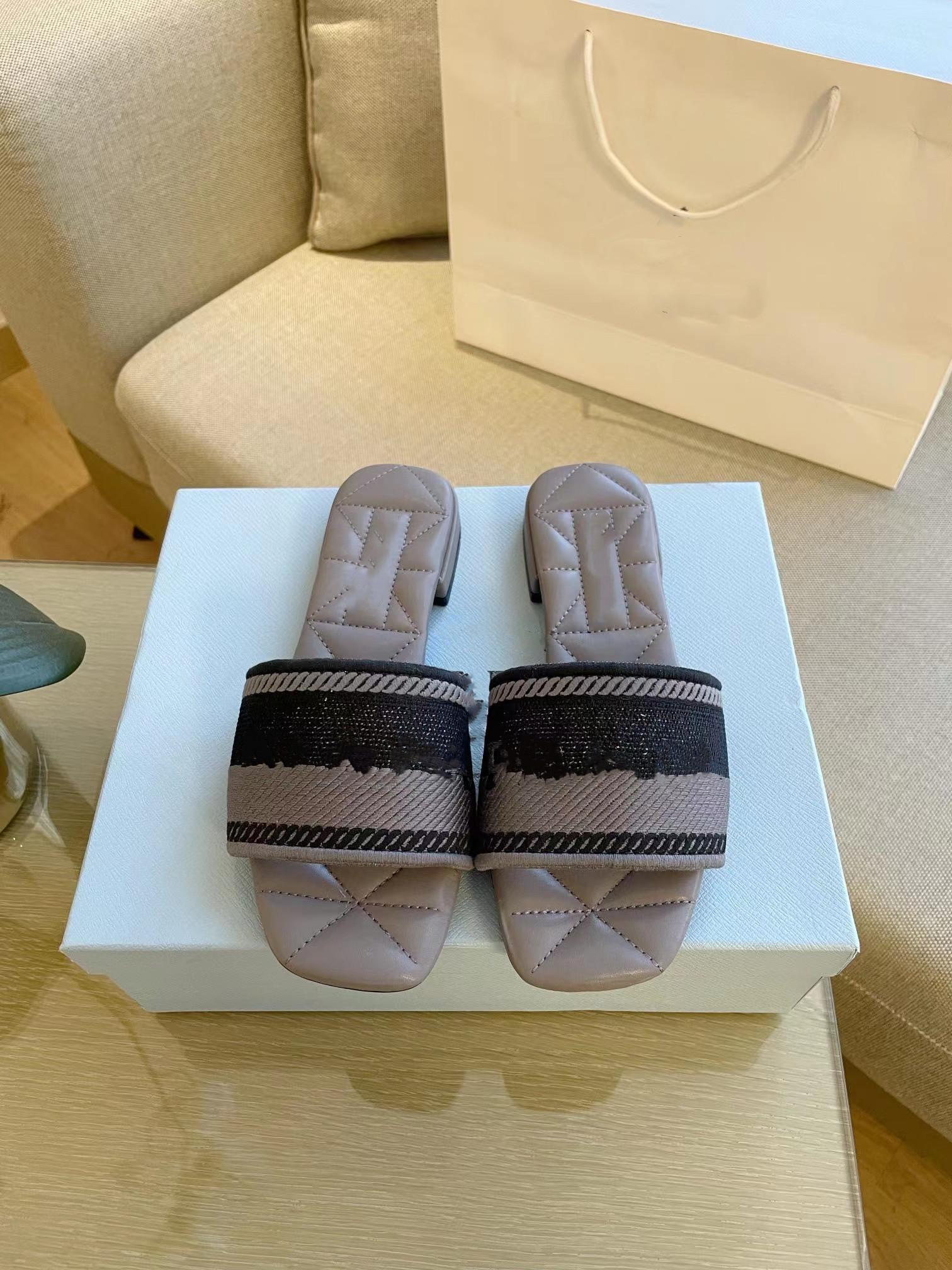 

2022ss Black/Pink Slippers Jacquard-knit Open-toe Stock Sandals Extravagant and gorgeous electric embroidered fabrics can be matched with summer clothes, Colour=1