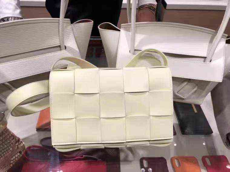 

Designer Women Bottegass Handbags Venetas Woven Cowhide Solid Color Mini Pillow Single Shoulder Messenger Flap, White