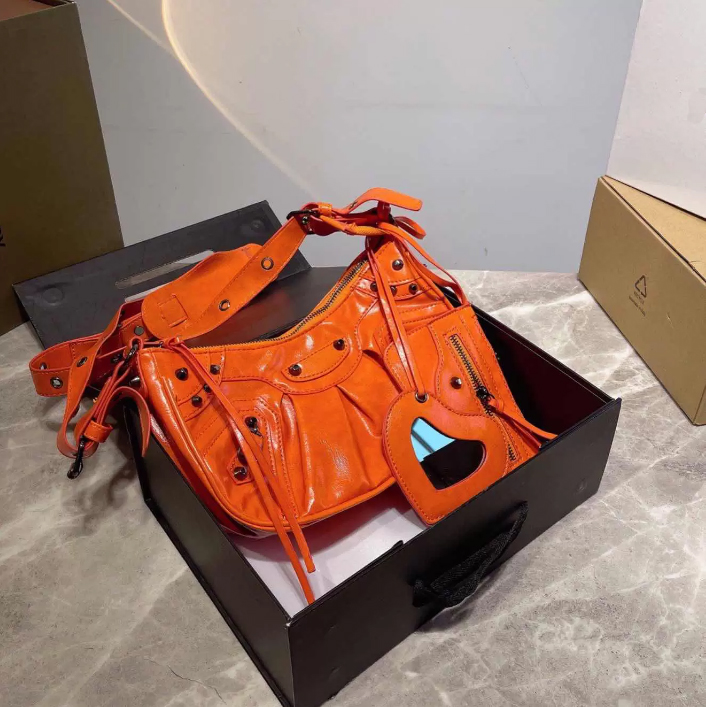 

Luxury Designer 26CM High Bag Quality Le Cagole Shoulder Bags Motorcycle Half Crescent Cross Body With Coin Purse Rivet Leather Handbags, No bag