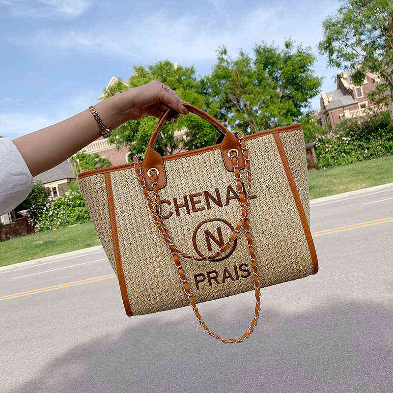 

2022 Chain Shoulder Bag Portable Woven Beach Bag Large Capacity Tote Bags Letter Straw Bags, Creamy-white