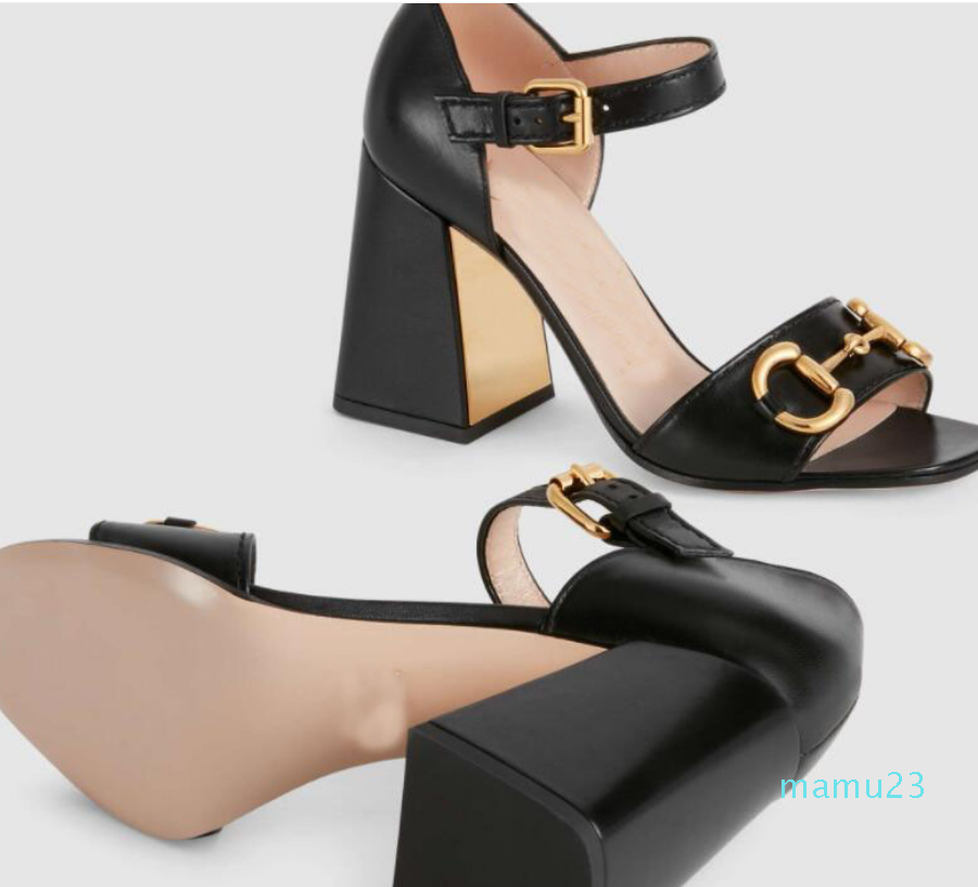 Sandales féminines d'été Chaussures Horsebit Perfect Nice House Pumps Talons épais 2022