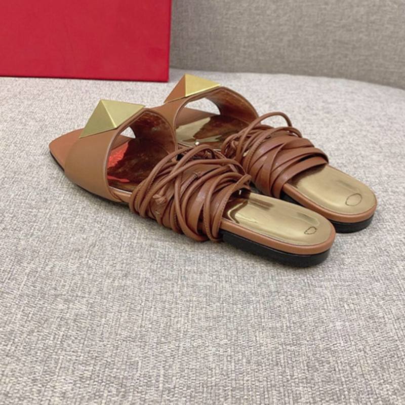 Designer Femmes Sandales de haute qualité pour femmes diapositives Summer Beach Slipper Fashion Ladies Stud Roman Femmes Femme Slider Dot Spappy