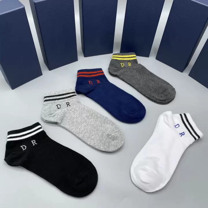 2022 Designer Chaussettes pour hommes et femmes Top Brand Luxury Fashion Breatch Sports Winter Alphabet Tricks Treot Tree Cotton 5 pièces avec bo