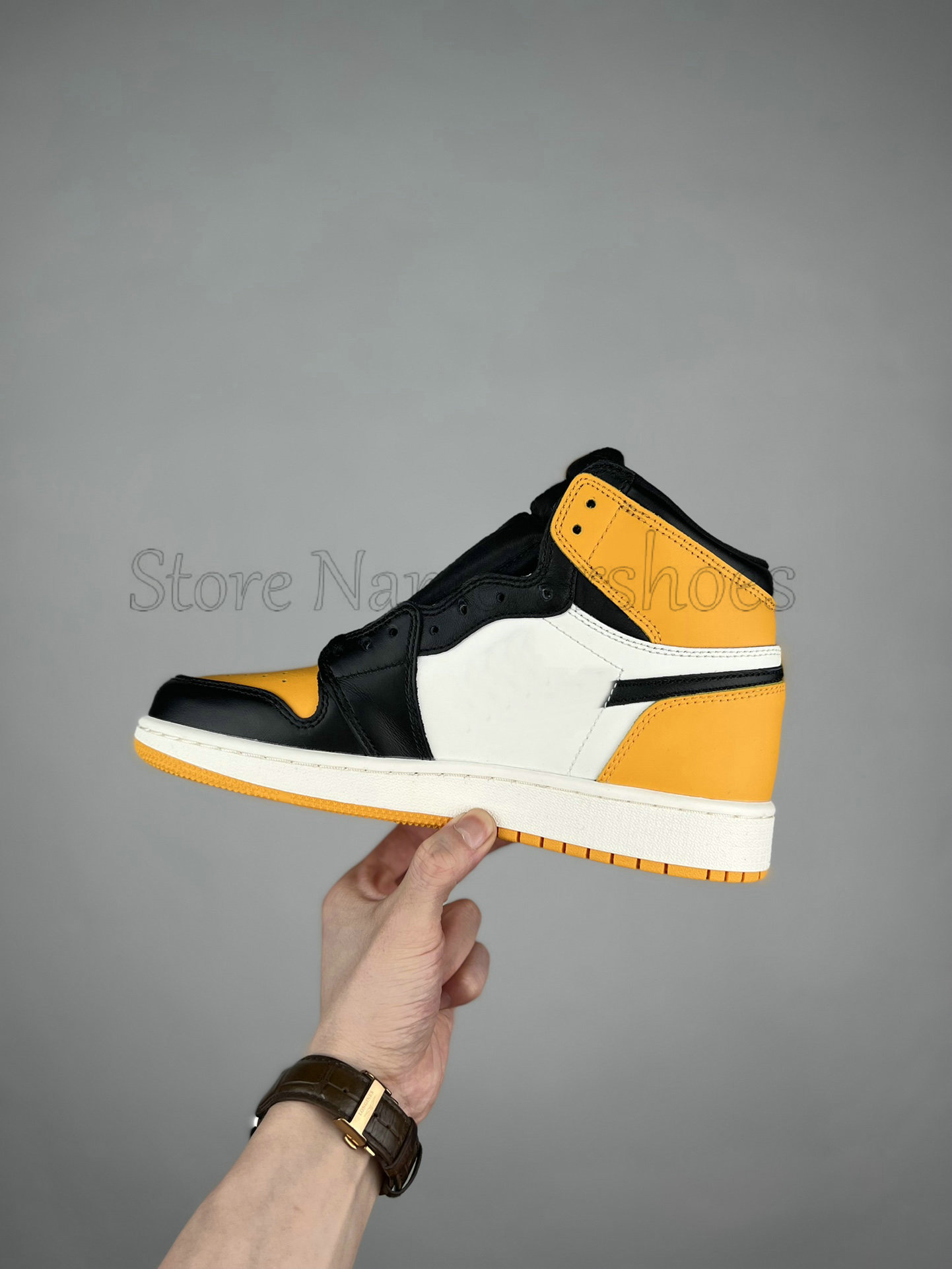 

Fashion Mens Womens Classic Basketball Shoes Jumpman 1 High OG Running Shoes Yellow Toe Platform Outdoor Sports Sneakers Trainers, Color 1