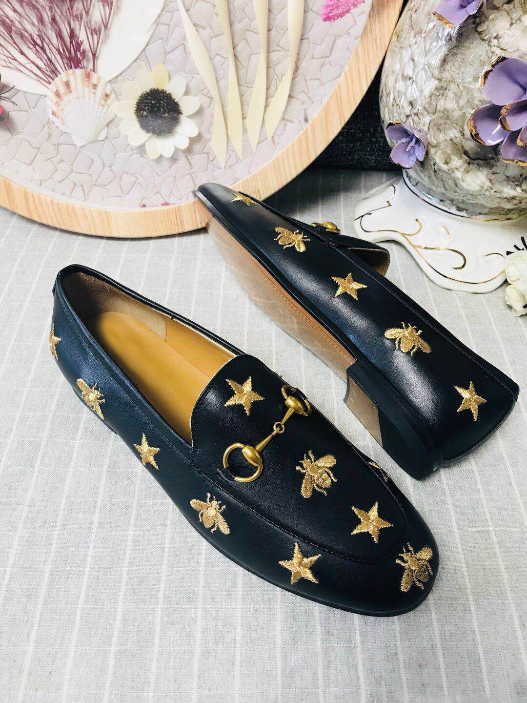 

Designer-classic women Flat designer Dress shoes 100% Authentic cowhide Metal buckle Lady leather letter casual shoe Mules Princetown Men Tr, Extra insole