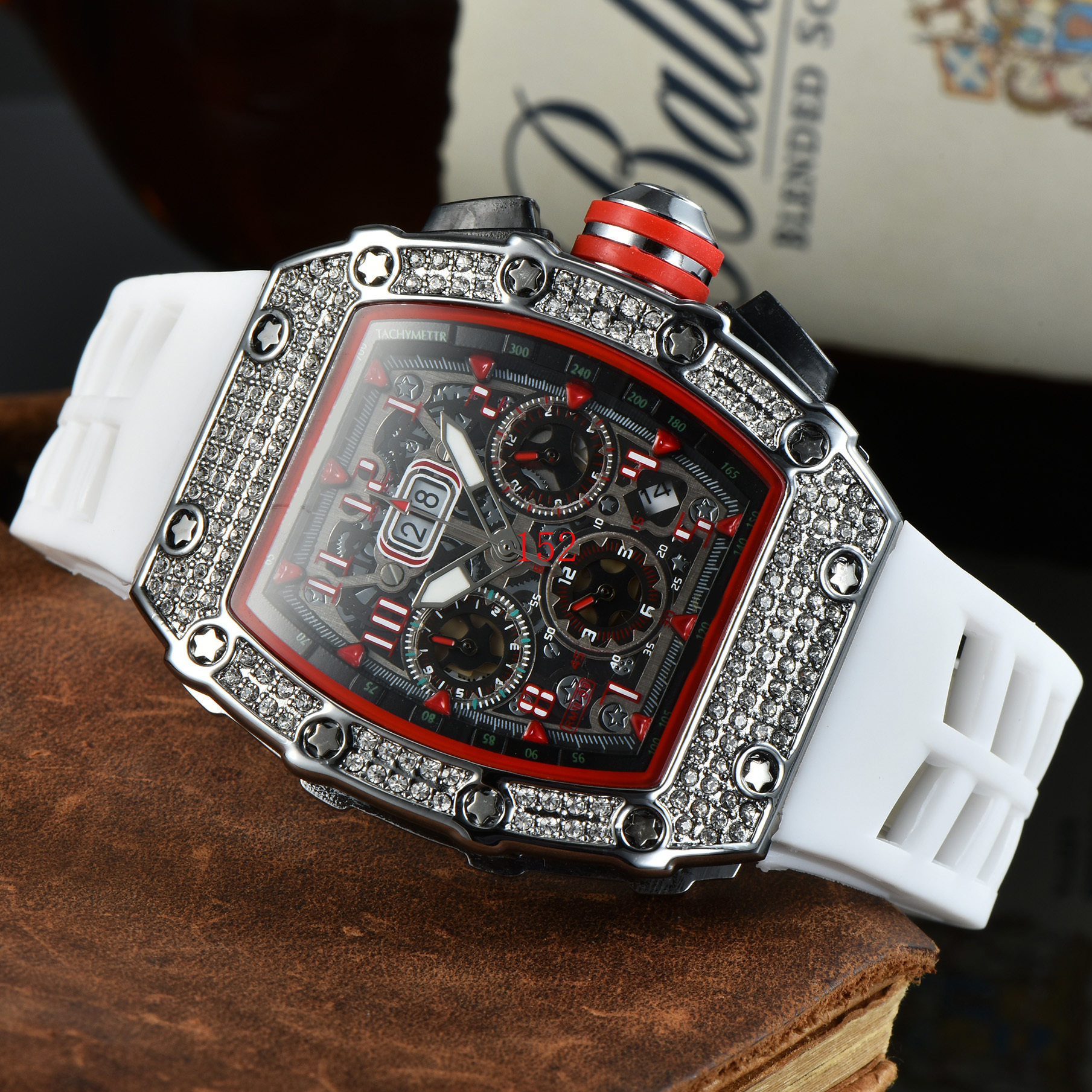 

2022 New Men's Casual Diamond Watch gold Steel Case Silicone quartz Watch