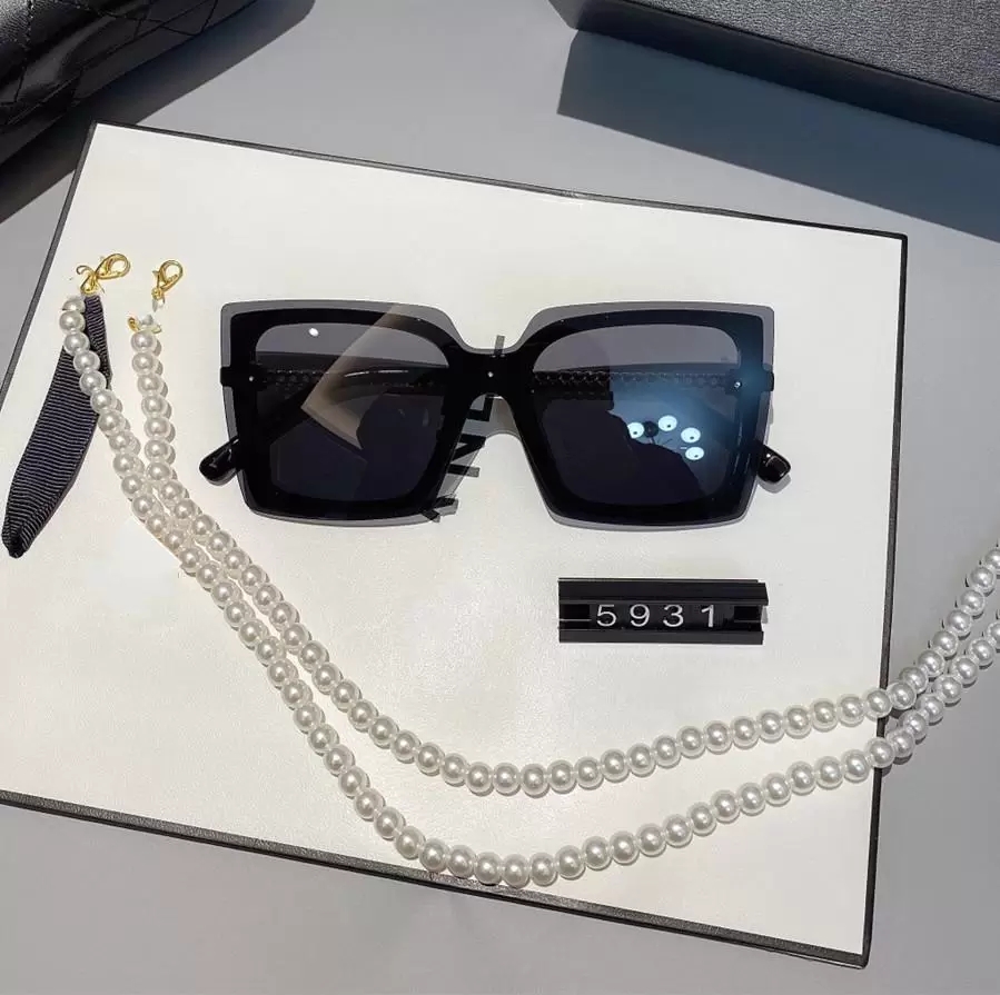 

Summer high quality famous sunglasses oversized flat top ladies sun glasses chain women square frames fashion designer with packaging boxes shades Sonnenbrillen