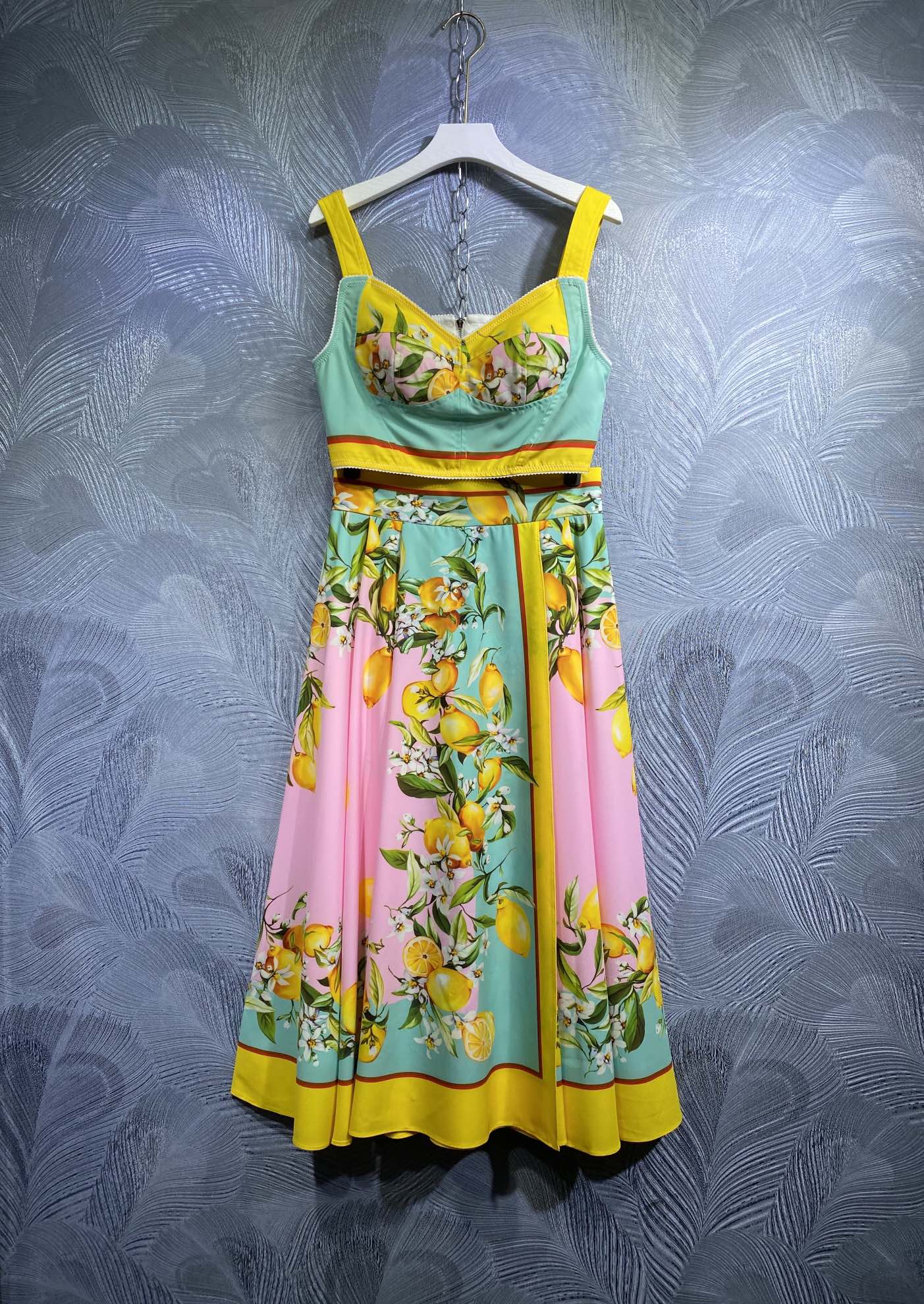 

2022 European and American Two Piece Dress suspender jacket high waist lemon print skirt, Multi