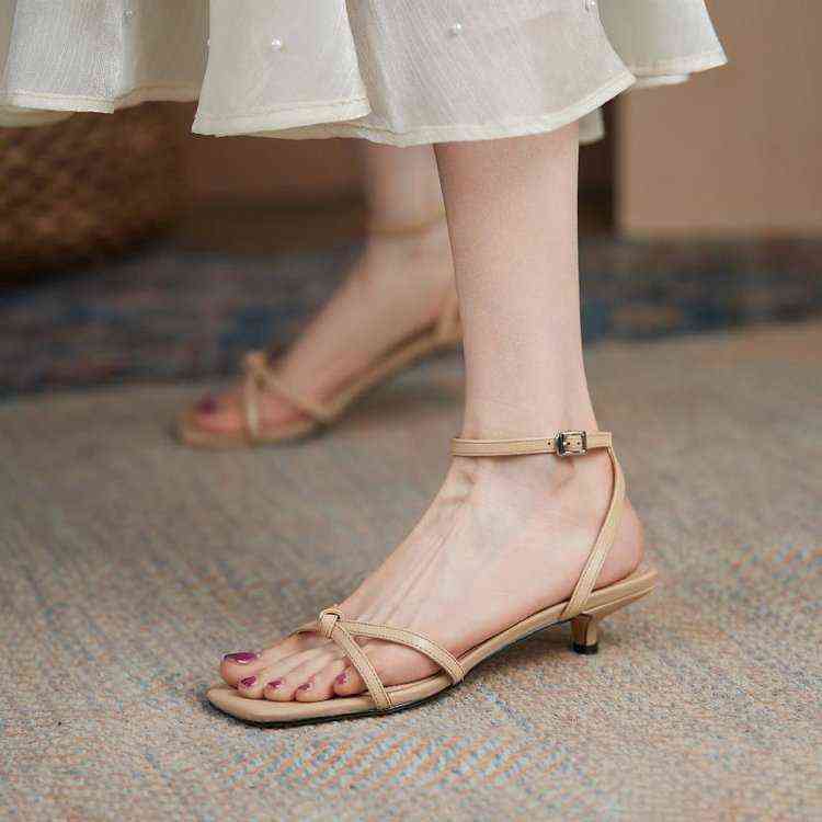 

Sandals Pumps Women Shoes Designer Fashion One Line Belt 3cm Heel Sandals Womens Thin Simple High Heels 220704, Black