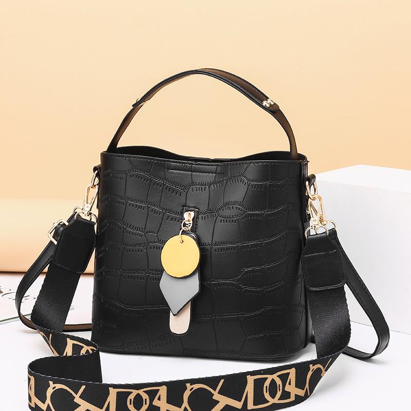 

Evening Bags 2022 Crocodile Print Bucket Bag Fashion Leather Women's Handbag Personality Casual Large Capacity Shoulder Messenger, Black