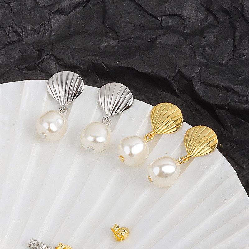 

Hoop & Huggie Beautiful White Pearl Earring Scallop Shell Shape Metal Post Stud With Freshwater Drop Dainty Jewelry Aretes GiftHoop