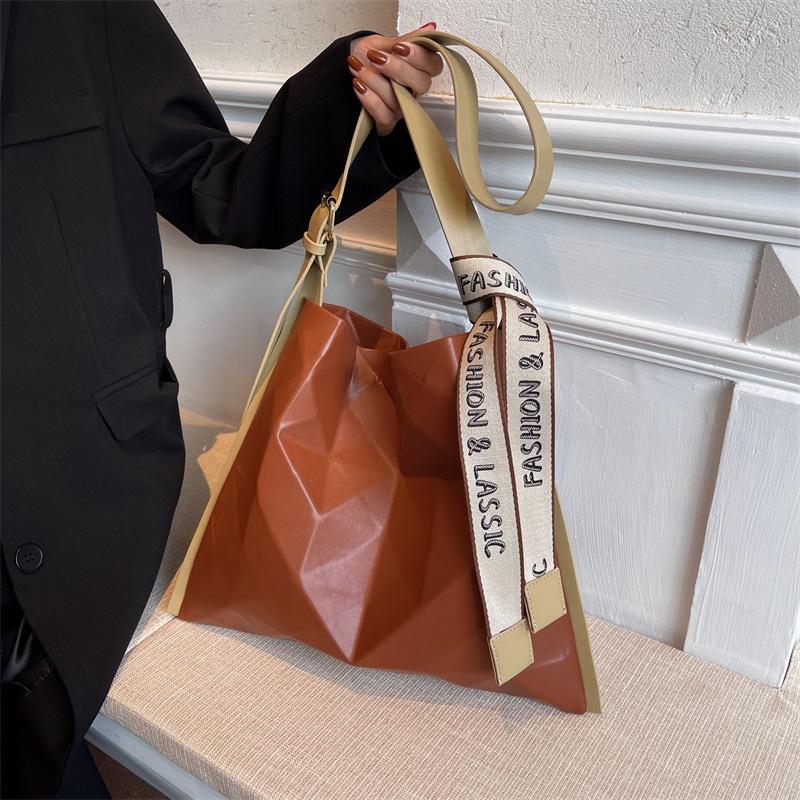 

Evening Bags PU Leather Shoulder For Women Luxury Designer Bucket Bag Travel Handbag Simple Lingge Large Capacity Totes Ladies, Black