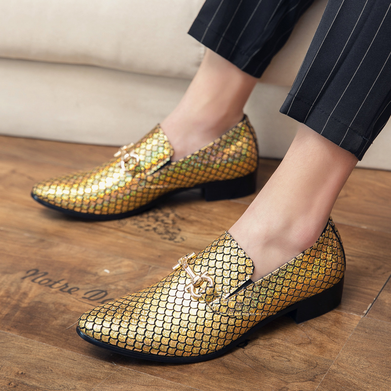 Loafers Men Shoes PU Leather Solid Color Fashion Classic Fish Scale Pattern Pointed Toe Retro Europe and The United States Metal Horsebit Wedding
