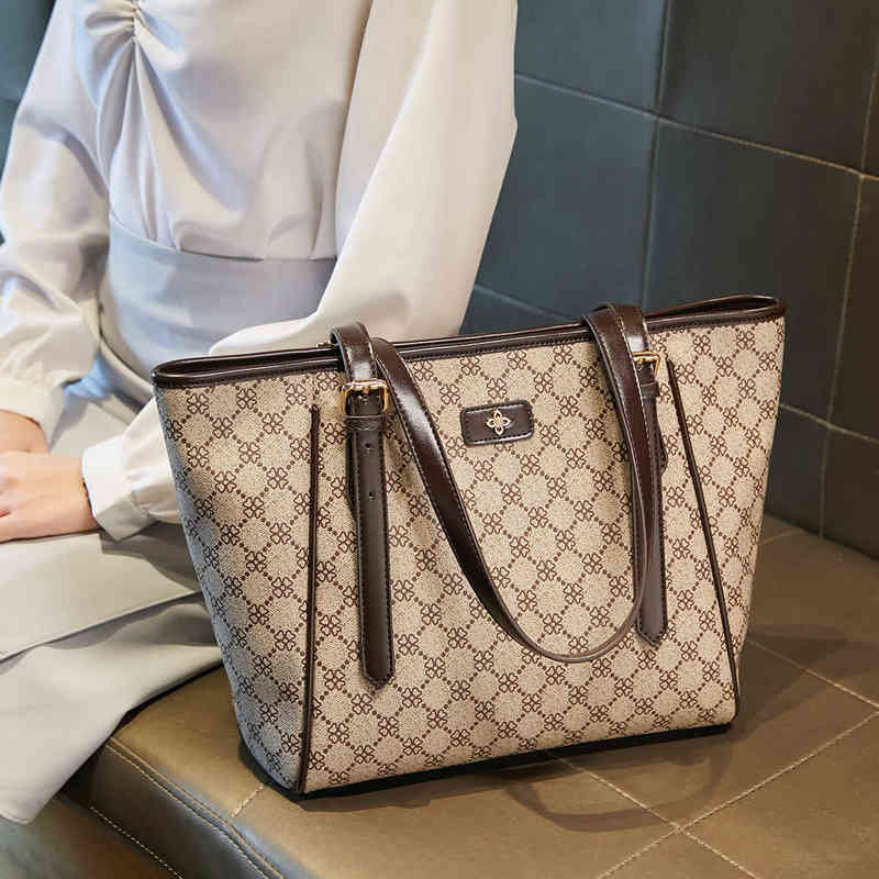 

Factory Online Export Designer Bags Carlo New Shoulder Women's Large Capacity Simple Old Flower Handbag, White